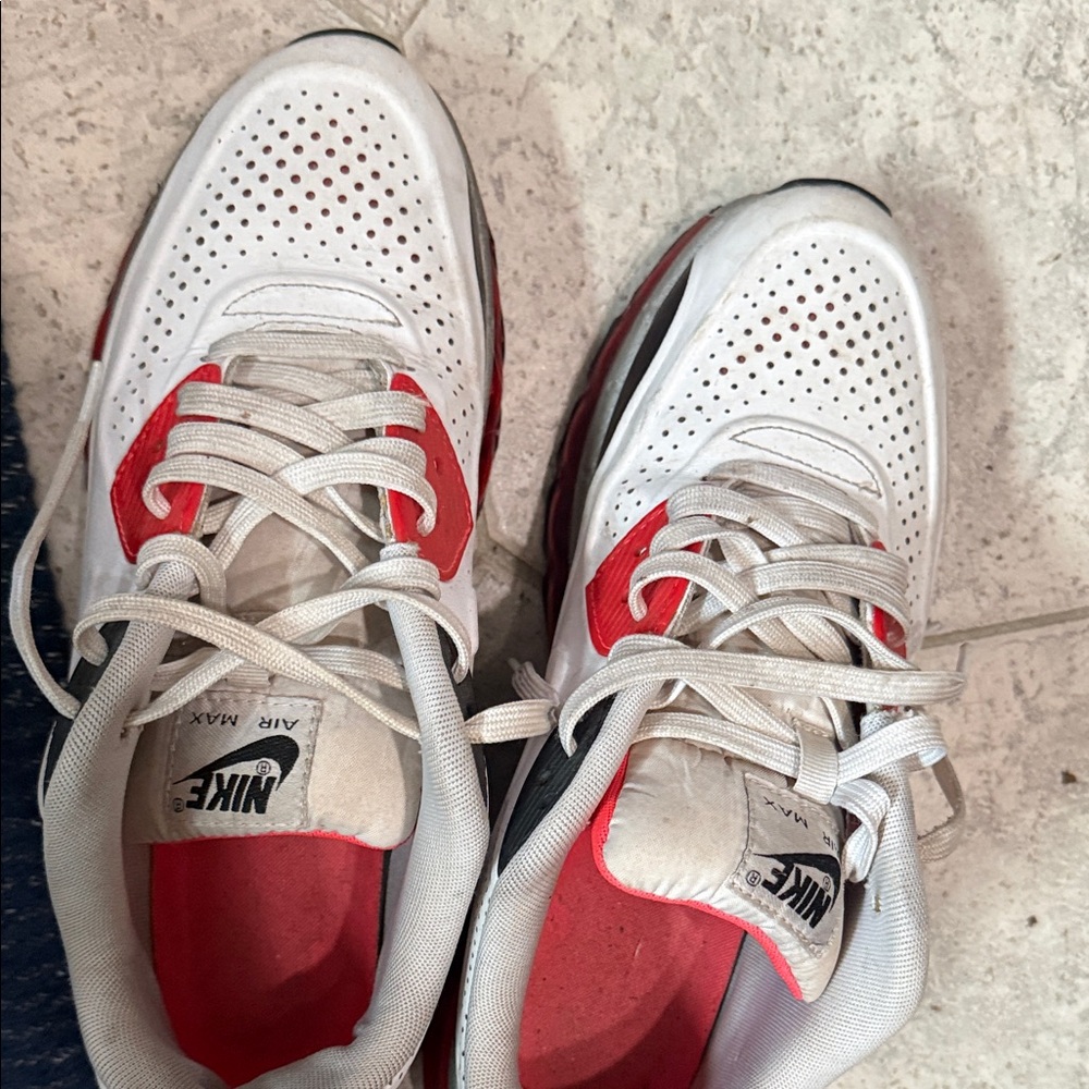Nike Air Max Men's White and Red Athletic Shoes - Picture 12 of 12